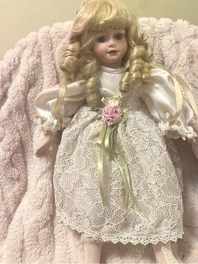 Vintage Seymour Mann 1991 Porcelain Doll 17” Tall